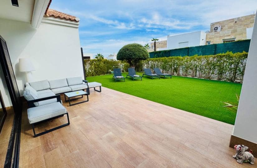 3 bedroom Villa for sale in Algorfa with pool garage - € 595,000 (Ref: 9420397)