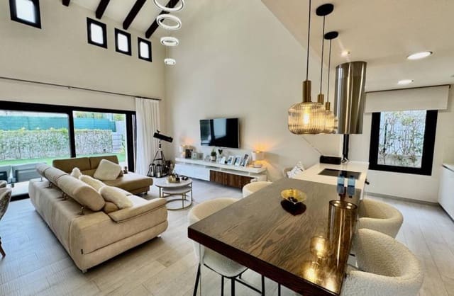 3 bedroom Villa for sale in Algorfa with pool garage - € 595,000 (Ref: 9420397)