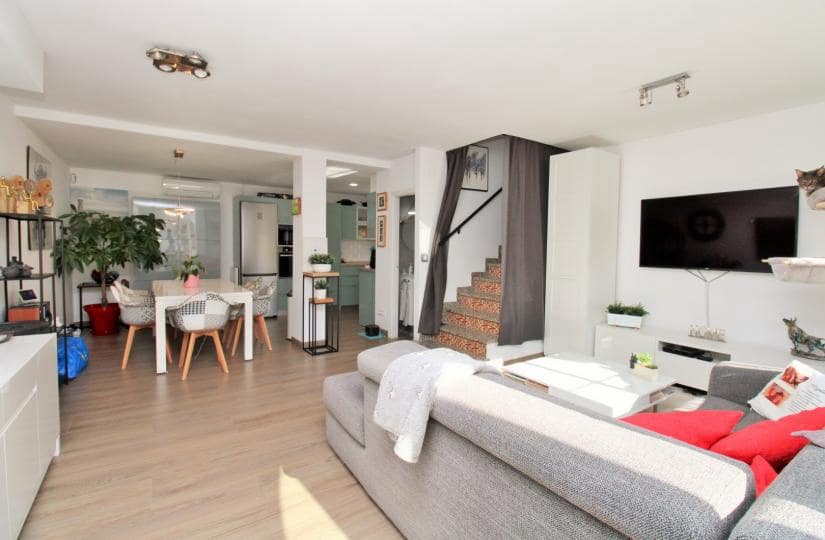 2 slaapkamer Halfvrijstaande villa te koop in Villamartin met zwembad - € 330.000 (Ref: 9420402)