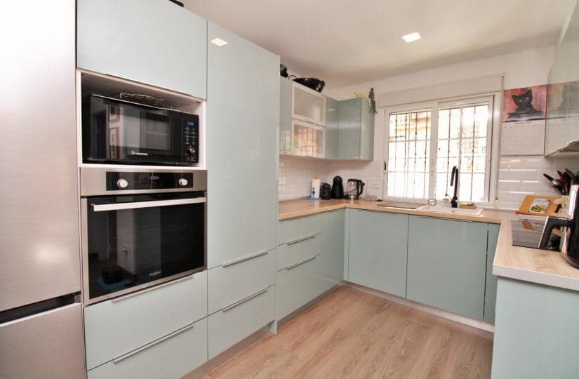 2 slaapkamer Halfvrijstaande villa te koop in Villamartin met zwembad - € 330.000 (Ref: 9420402)