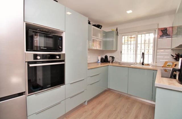 2 slaapkamer Halfvrijstaande villa te koop in Villamartin, Orihuela met zwembad - € 330.000 (Ref: 9420402)