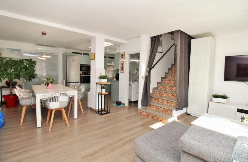 2 slaapkamer Halfvrijstaande villa te koop in Villamartin met zwembad - € 330.000 (Ref: 9420402)