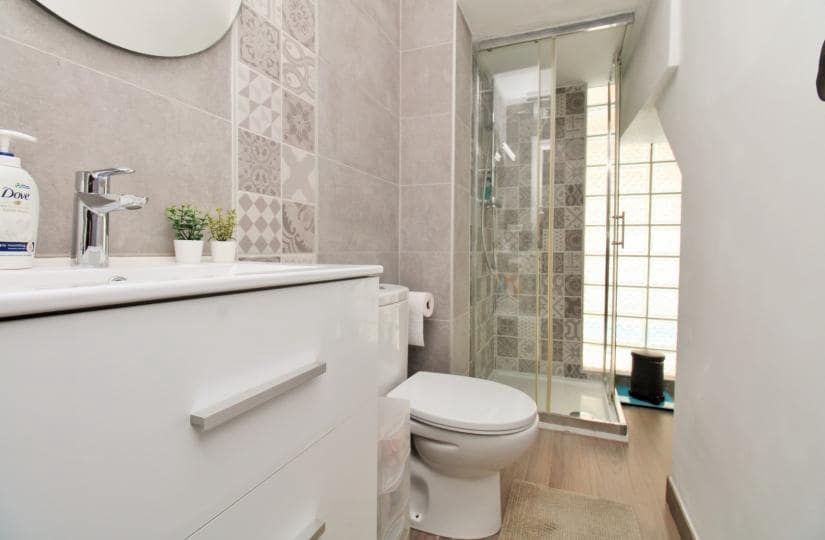 2 slaapkamer Halfvrijstaande villa te koop in Villamartin met zwembad - € 330.000 (Ref: 9420402)