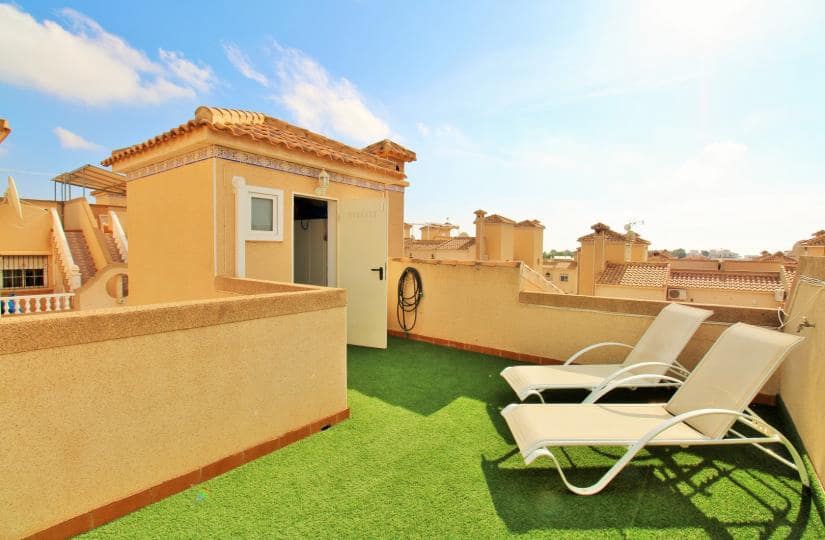 2 slaapkamer Halfvrijstaande villa te koop in Villamartin met zwembad - € 330.000 (Ref: 9420402)