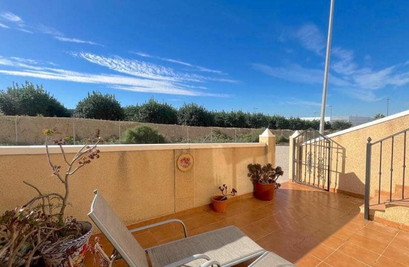 2 bedroom Apartment for sale in Algorfa with pool garage - € 130,000 (Ref: 9420405)