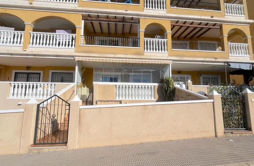 2 bedroom Apartment for sale in Algorfa with pool garage - € 130,000 (Ref: 9420405)