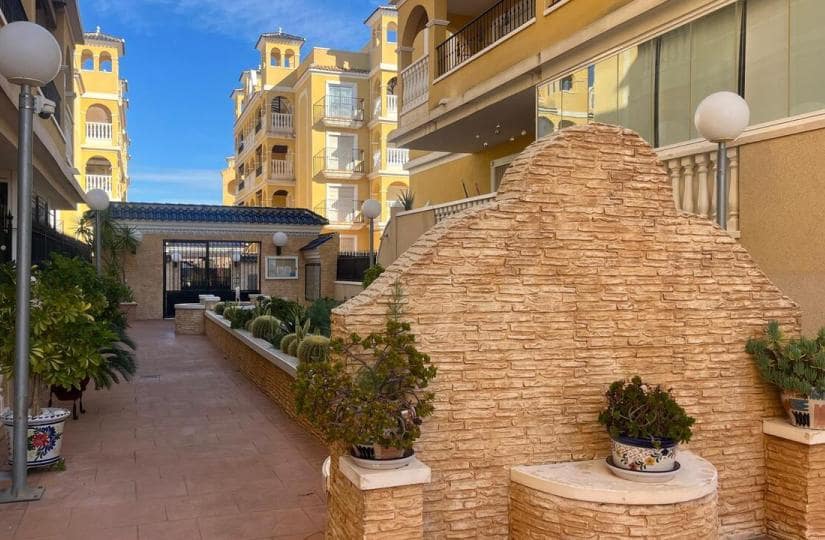 2 bedroom Apartment for sale in Algorfa with pool garage - € 130,000 (Ref: 9420405)