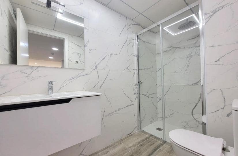 3 makuuhuone Huoneisto myytävänä paikassa Torrevieja mukana uima-altaan 
autotalli - 375 000 € (Ref: 9420406)