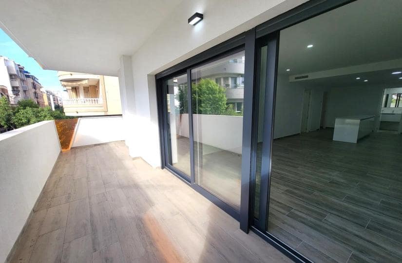 3 makuuhuone Huoneisto myytävänä paikassa Torrevieja mukana uima-altaan 
autotalli - 375 000 € (Ref: 9420406)