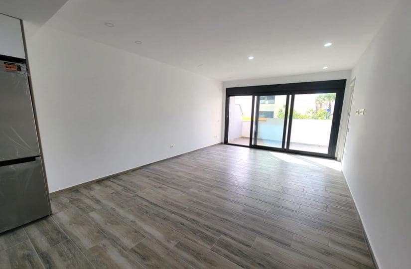 3 makuuhuone Huoneisto myytävänä paikassa Torrevieja mukana uima-altaan 
autotalli - 375 000 € (Ref: 9420406)