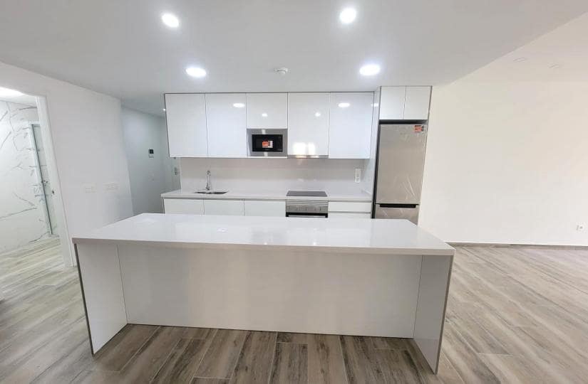 3 makuuhuone Huoneisto myytävänä paikassa Torrevieja mukana uima-altaan 
autotalli - 375 000 € (Ref: 9420406)