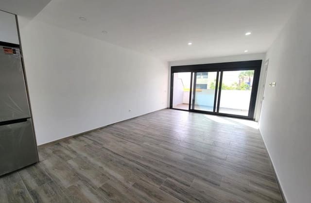 3 makuuhuone Huoneisto myytävänä paikassa Las Piscinas Naturales, Torrevieja mukana uima-altaan 
autotalli - 375 000 € (Ref: 9420406)