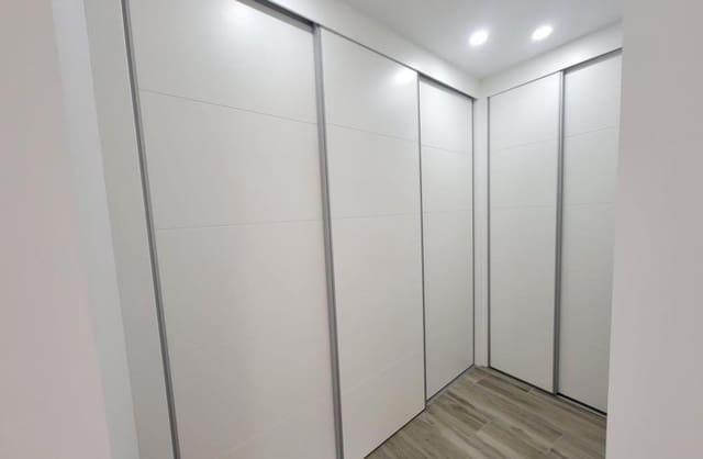 3 makuuhuone Huoneisto myytävänä paikassa Las Piscinas Naturales, Torrevieja mukana uima-altaan 
autotalli - 375 000 € (Ref: 9420406)