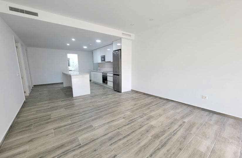 3 makuuhuone Huoneisto myytävänä paikassa Torrevieja mukana uima-altaan 
autotalli - 375 000 € (Ref: 9420406)