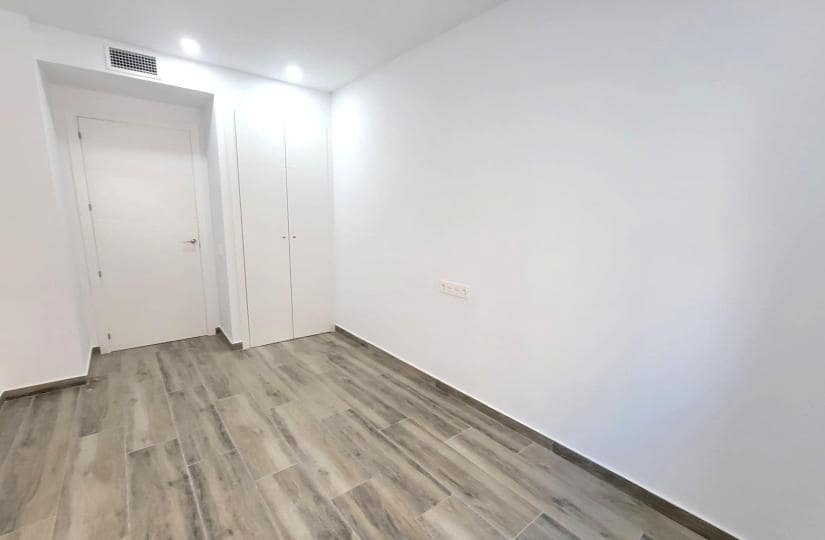 3 makuuhuone Huoneisto myytävänä paikassa Torrevieja mukana uima-altaan 
autotalli - 375 000 € (Ref: 9420406)