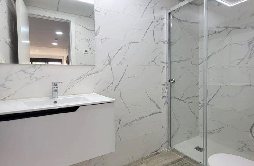 3 makuuhuone Huoneisto myytävänä paikassa Torrevieja mukana uima-altaan 
autotalli - 375 000 € (Ref: 9420406)