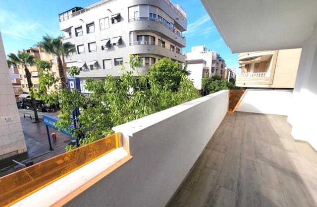 3 makuuhuone Huoneisto myytävänä paikassa Las Piscinas Naturales, Torrevieja mukana uima-altaan 
autotalli - 375 000 € (Ref: 9420406)
