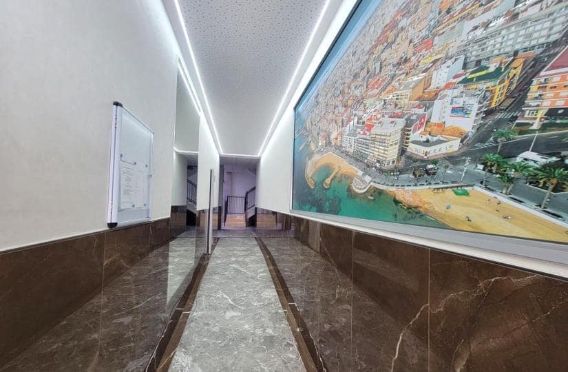 3 makuuhuone Huoneisto myytävänä paikassa Torrevieja mukana uima-altaan 
autotalli - 375 000 € (Ref: 9420406)