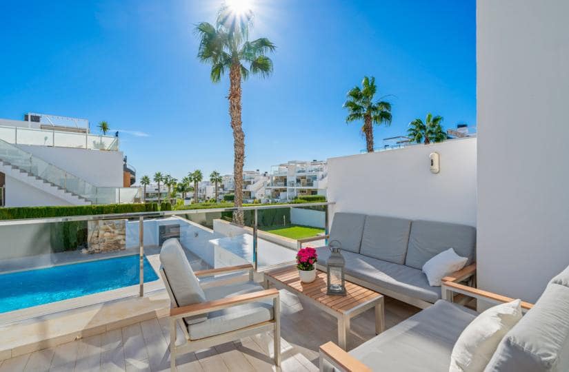 3 soveværelse Bungalow til salg i Torrevieja med swimmingpool garage - € 569.000 (Ref: 9420409)
