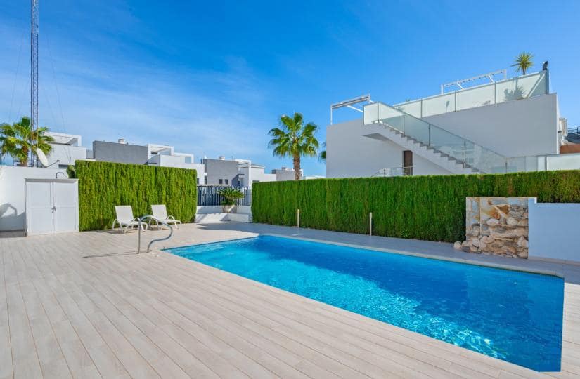 3 soveværelse Bungalow til salg i Torrevieja med swimmingpool garage - € 569.000 (Ref: 9420409)