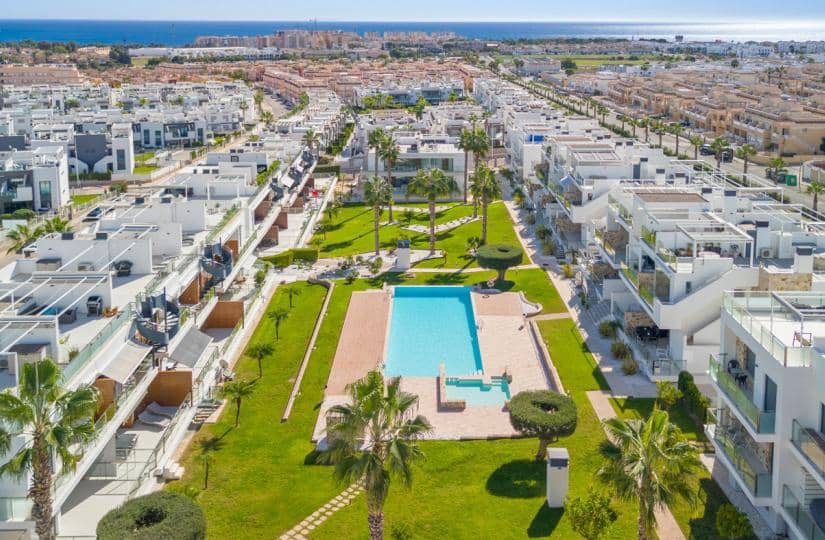 3 soveværelse Bungalow til salg i Torrevieja med swimmingpool garage - € 569.000 (Ref: 9420409)