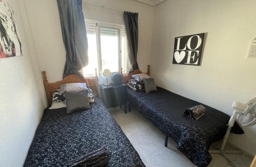 3 soverom Kjedet enebolig til salgs i Ciudad Quesada med svømmebasseng garasje - € 199 000 (Ref: 9420414)