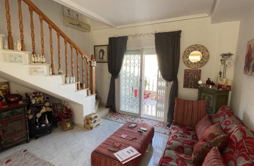 3 soverom Kjedet enebolig til salgs i Ciudad Quesada med svømmebasseng garasje - € 199 000 (Ref: 9420414)