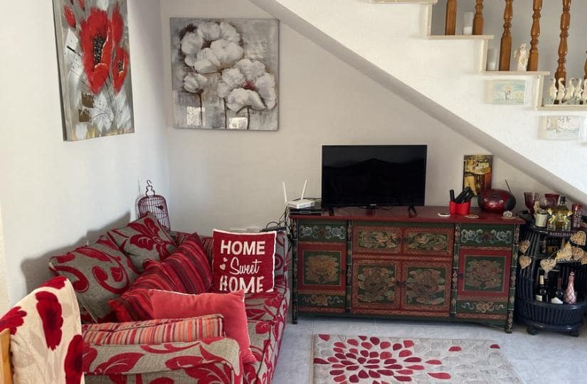 3 soverom Kjedet enebolig til salgs i Ciudad Quesada med svømmebasseng garasje - € 199 000 (Ref: 9420414)