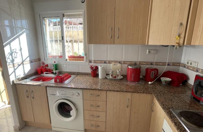 3 soverom Kjedet enebolig til salgs i Ciudad Quesada med svømmebasseng garasje - € 199 000 (Ref: 9420414)