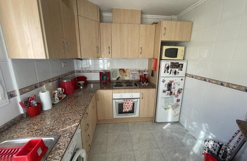 3 soverom Kjedet enebolig til salgs i Ciudad Quesada med svømmebasseng garasje - € 199 000 (Ref: 9420414)