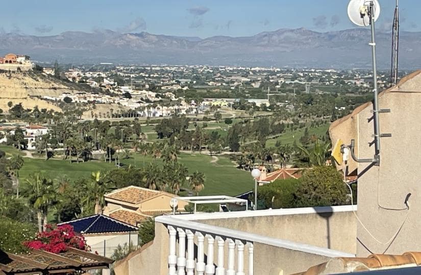 3 soverom Kjedet enebolig til salgs i Ciudad Quesada med svømmebasseng garasje - € 199 000 (Ref: 9420414)