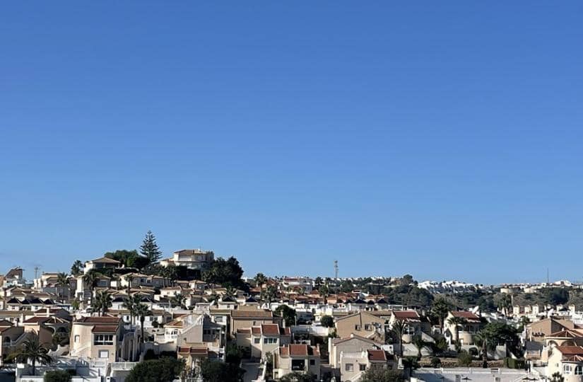 3 soverom Kjedet enebolig til salgs i Ciudad Quesada med svømmebasseng garasje - € 199 000 (Ref: 9420414)