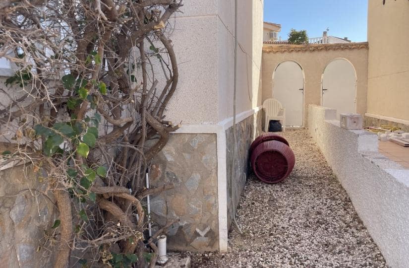 3 soverom Kjedet enebolig til salgs i Ciudad Quesada med svømmebasseng garasje - € 199 000 (Ref: 9420414)