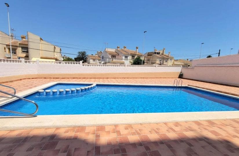 2 sovrum Lägenhet till salu i Torrevieja med pool - 118 900 € (Ref: 9420421)