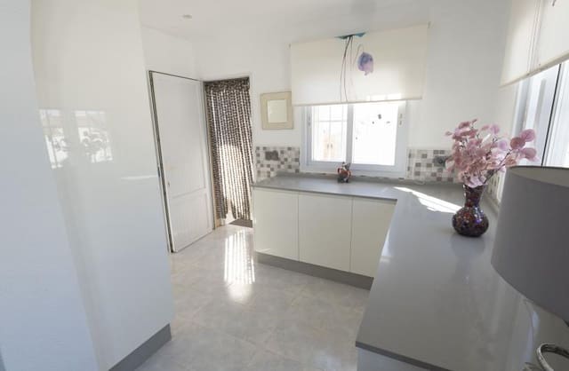 3 chambre Villa/Maison à vendre à San Luis, Torrevieja avec piscine garage - 335 000 € (Ref: 9420425)