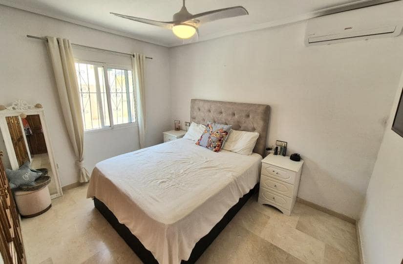 5 sovrum Villa till salu i San Miguel de Salinas med garage - 599 999 € (Ref: 9420427)