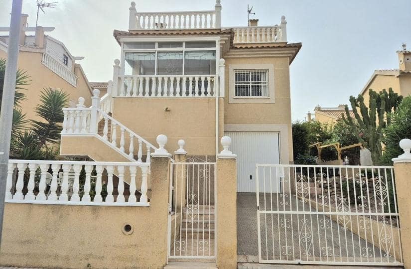 3 slaapkamer Villa te koop in La Florida met zwembad garage - € 270.000 (Ref: 9420430)