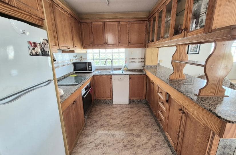 3 slaapkamer Villa te koop in La Florida met zwembad garage - € 270.000 (Ref: 9420430)