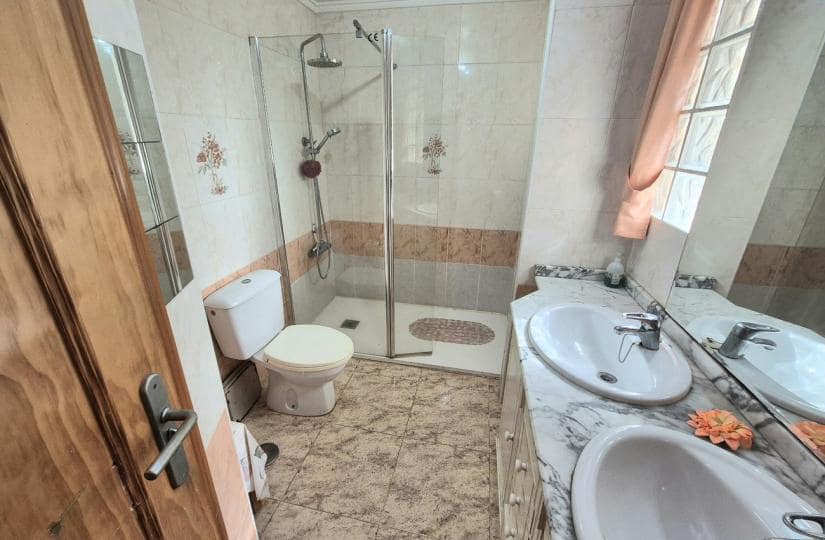 3 slaapkamer Villa te koop in La Florida met zwembad garage - € 270.000 (Ref: 9420430)