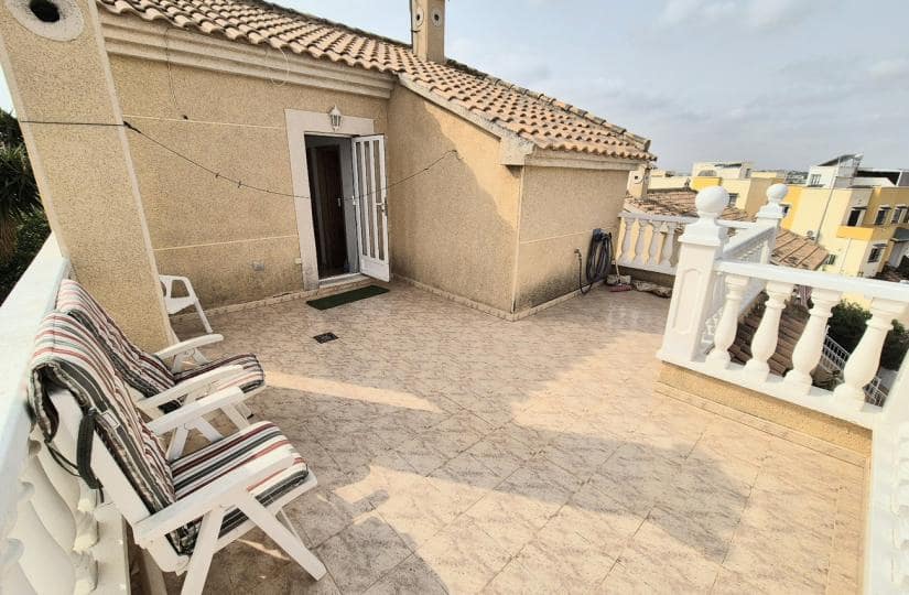 3 slaapkamer Villa te koop in La Florida met zwembad garage - € 270.000 (Ref: 9420430)