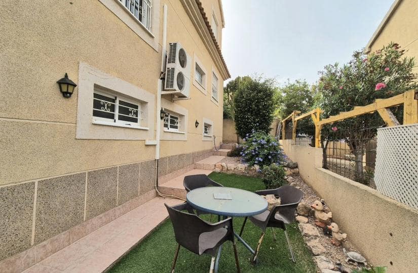 3 slaapkamer Villa te koop in La Florida met zwembad garage - € 270.000 (Ref: 9420430)