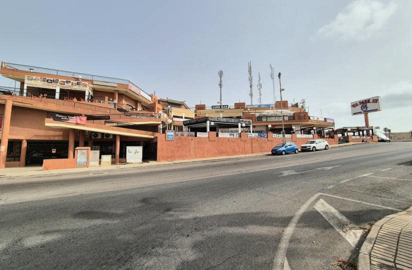 3 slaapkamer Villa te koop in La Florida met zwembad garage - € 270.000 (Ref: 9420430)