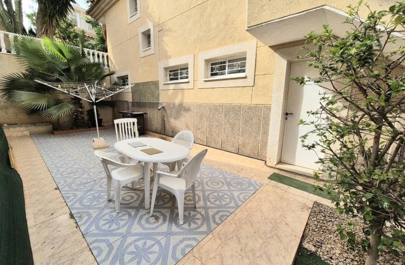 3 slaapkamer Villa te koop in La Florida met zwembad garage - € 270.000 (Ref: 9420430)