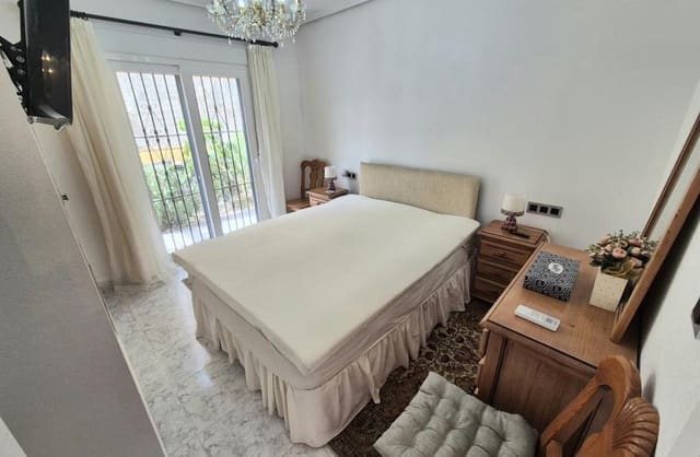 3 bedroom Villa for sale in San Miguel de Salinas with garage - € 399,950 (Ref: 9420431)