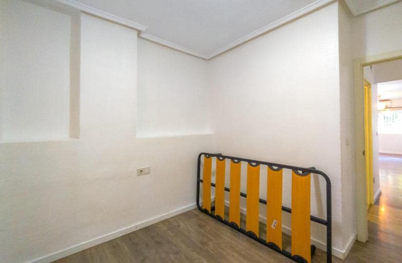 3 soveværelse Lejlighed til salg i Torrevieja - € 149.900 (Ref: 9420434)