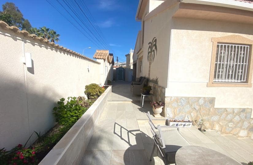 3 bedroom Villa for sale in Ciudad Quesada with pool garage - € 575,000 (Ref: 9420441)