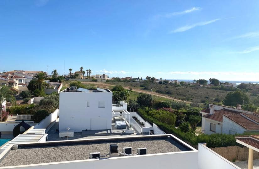 3 bedroom Villa for sale in Ciudad Quesada with pool garage - € 575,000 (Ref: 9420441)