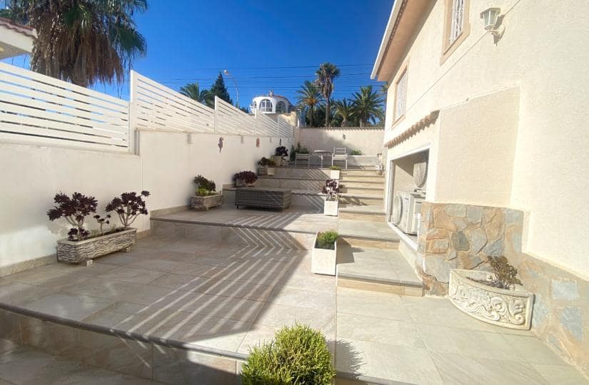 3 bedroom Villa for sale in Ciudad Quesada with pool garage - € 575,000 (Ref: 9420441)
