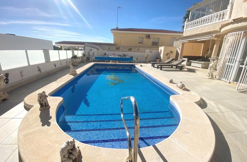 3 bedroom Villa for sale in Ciudad Quesada with pool garage - € 575,000 (Ref: 9420441)