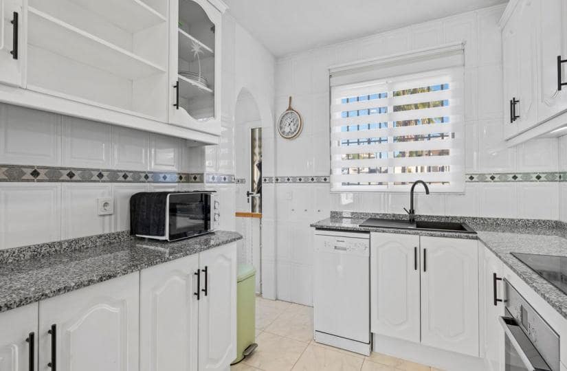 3 bedroom Semi-detached Villa for sale in Benijofar with pool garage - € 269,000 (Ref: 9424142)